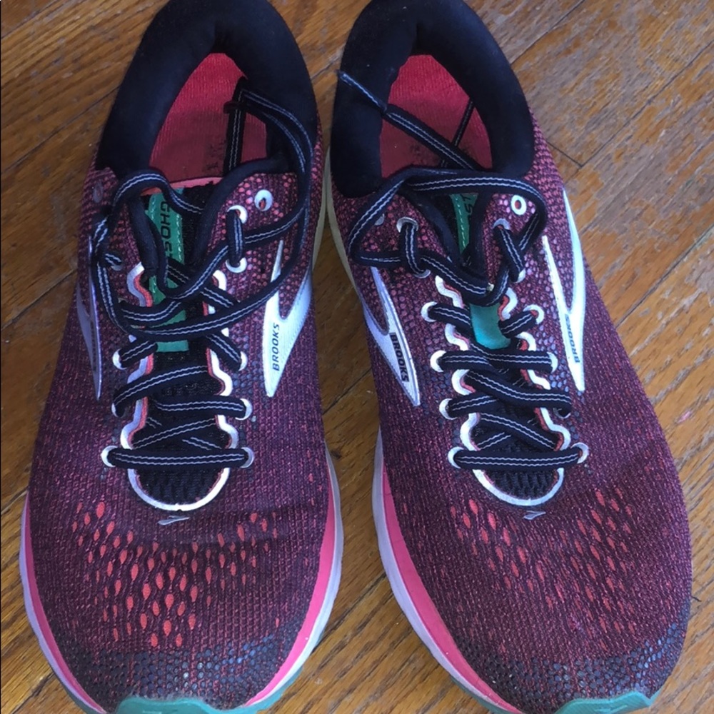 brooks running shoes